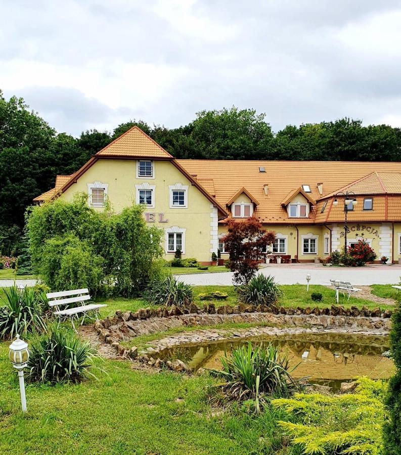 Willa Park Ostrowiec Świętokrzyski Εξωτερικό φωτογραφία
